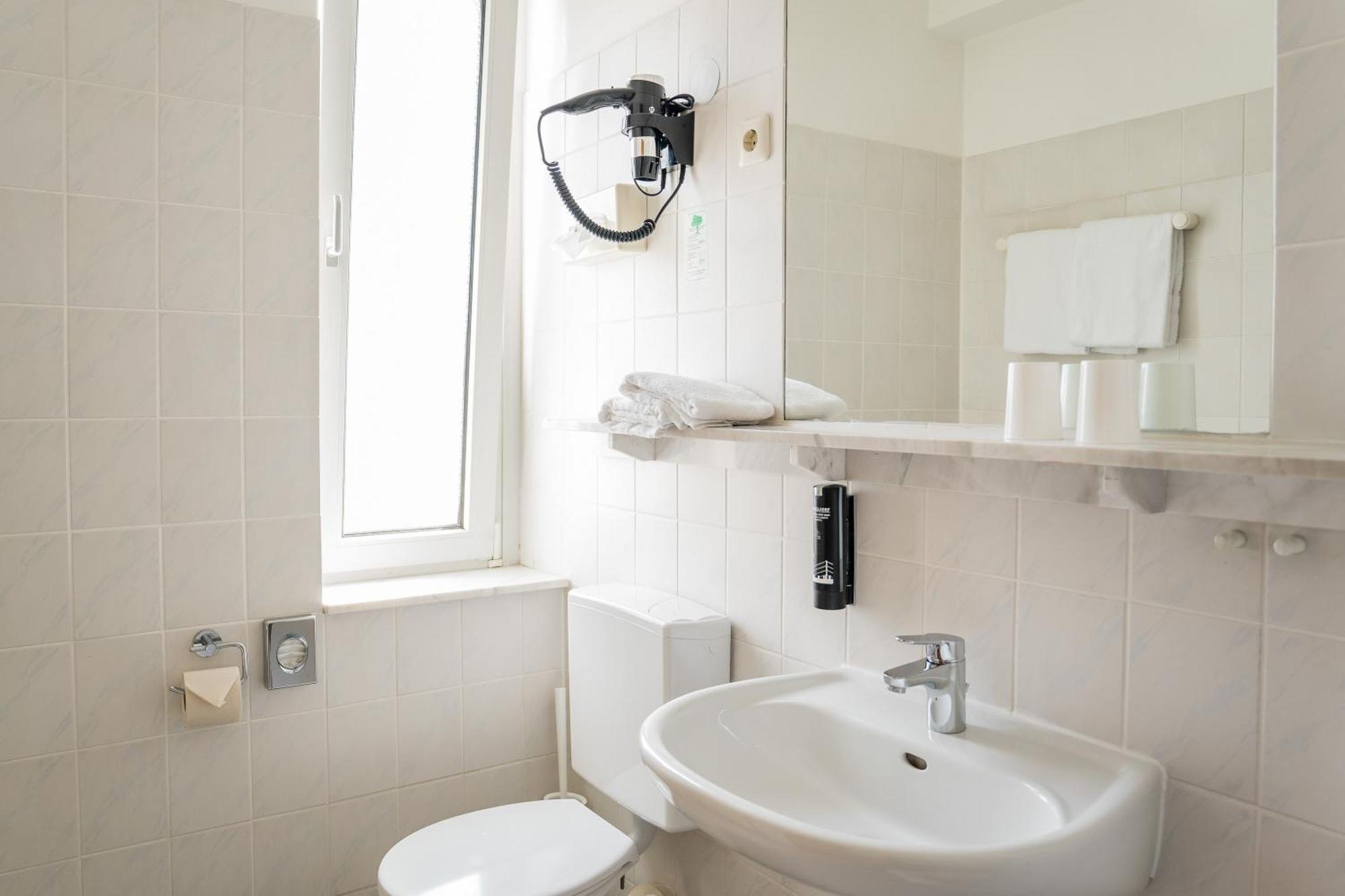 Antares Apartments Дюселдорф Екстериор снимка