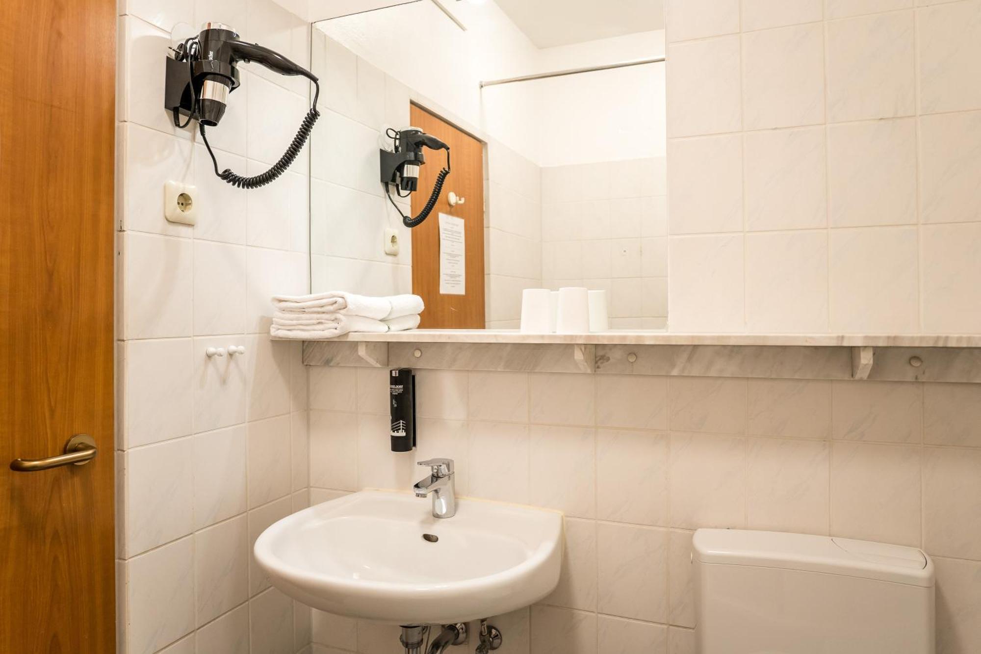 Antares Apartments Дюселдорф Екстериор снимка