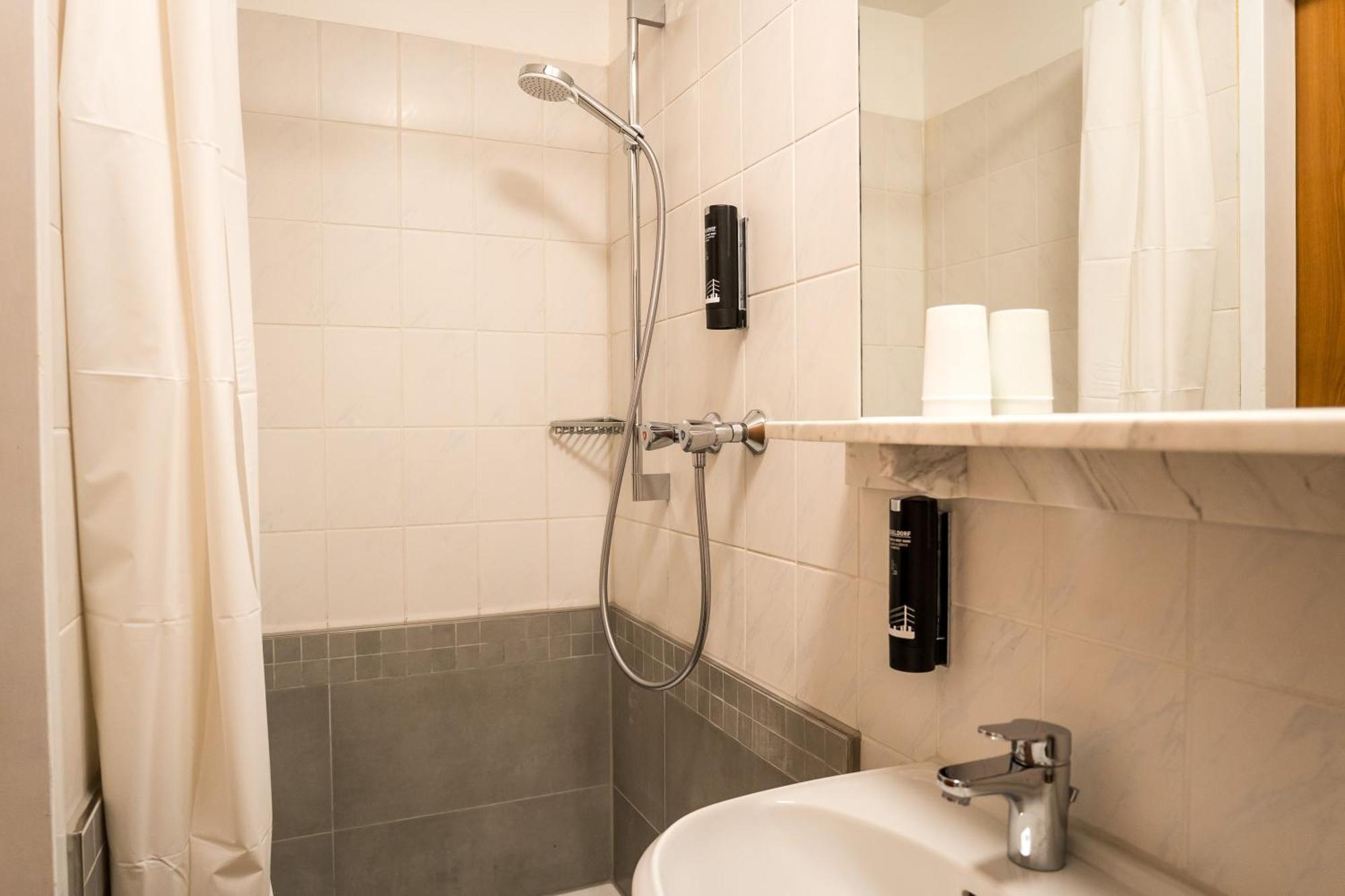 Antares Apartments Дюселдорф Екстериор снимка