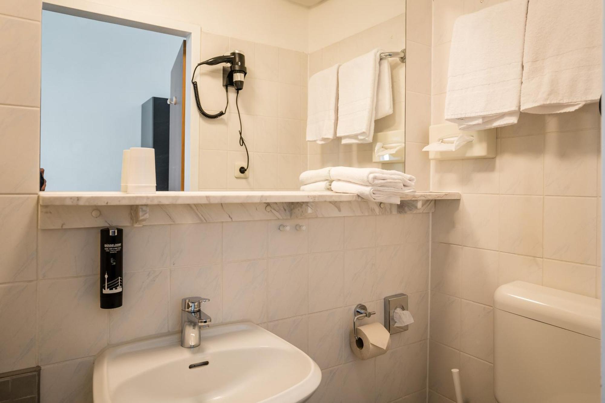 Antares Apartments Дюселдорф Екстериор снимка